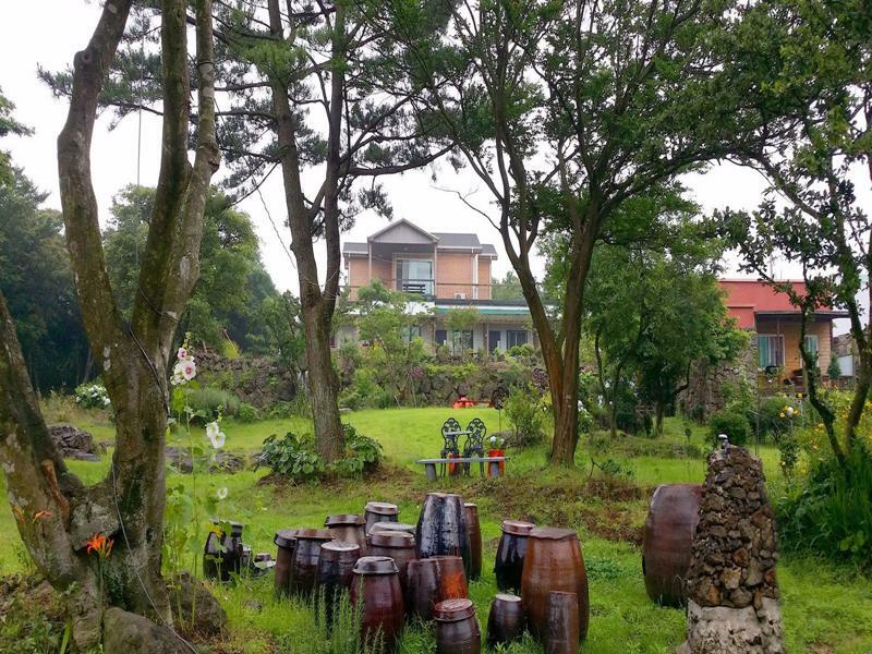 Gotjawal Geomunoreum Pension Jeju Exterior foto