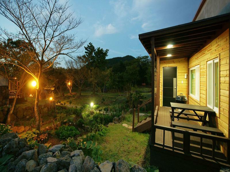 Gotjawal Geomunoreum Pension Jeju Exterior foto