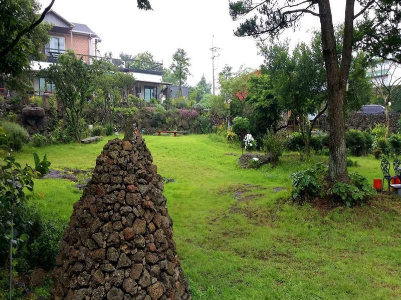 Gotjawal Geomunoreum Pension Jeju Exterior foto